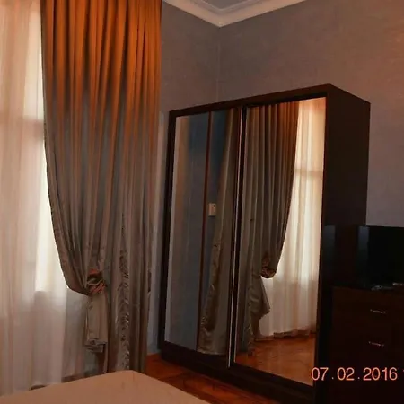 Classical Apartment In Heart Of Baku Exterior photo