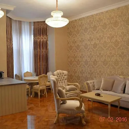 Classical Apartment In Heart Of Baku Exterior photo