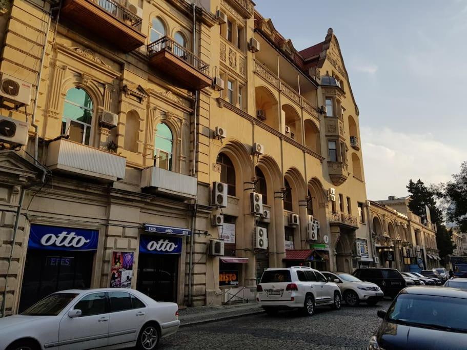 Classical In Heart Of Apartment Baku