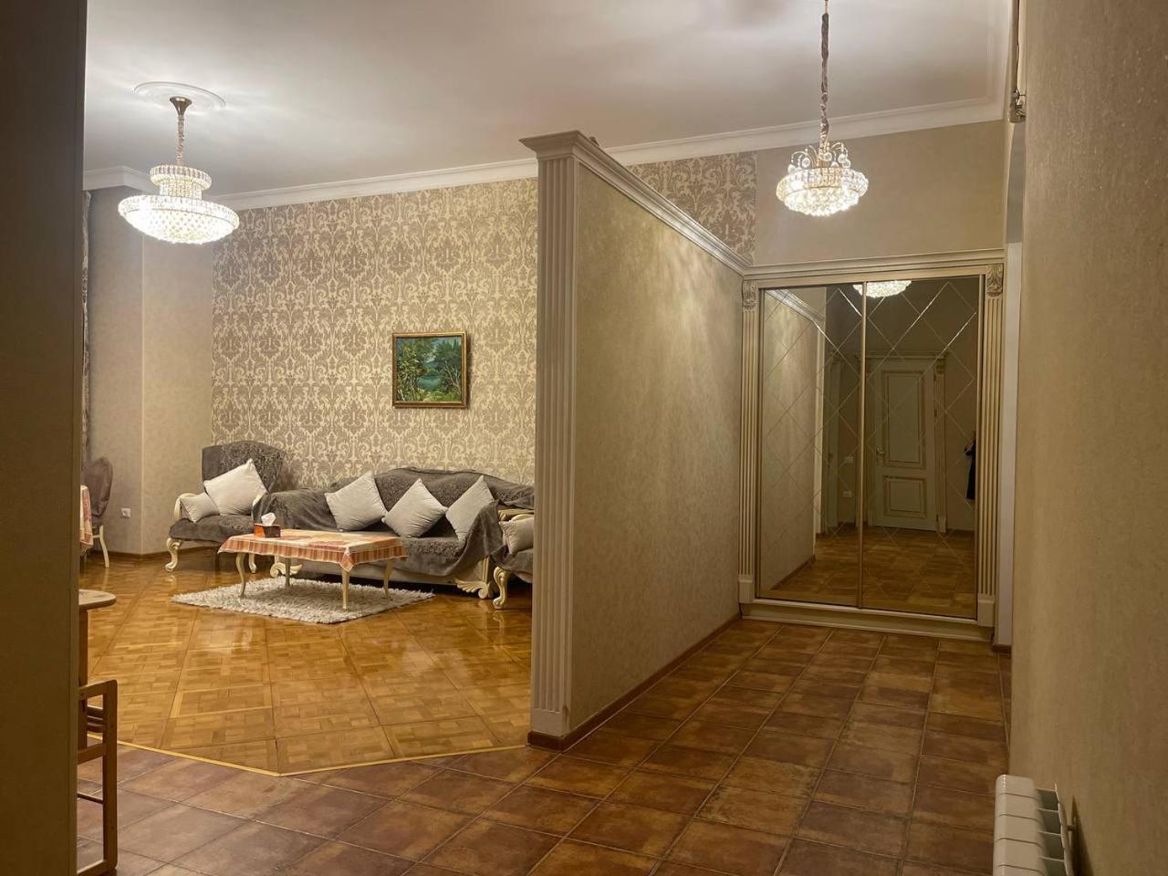 Classical In Heart Of Apartment